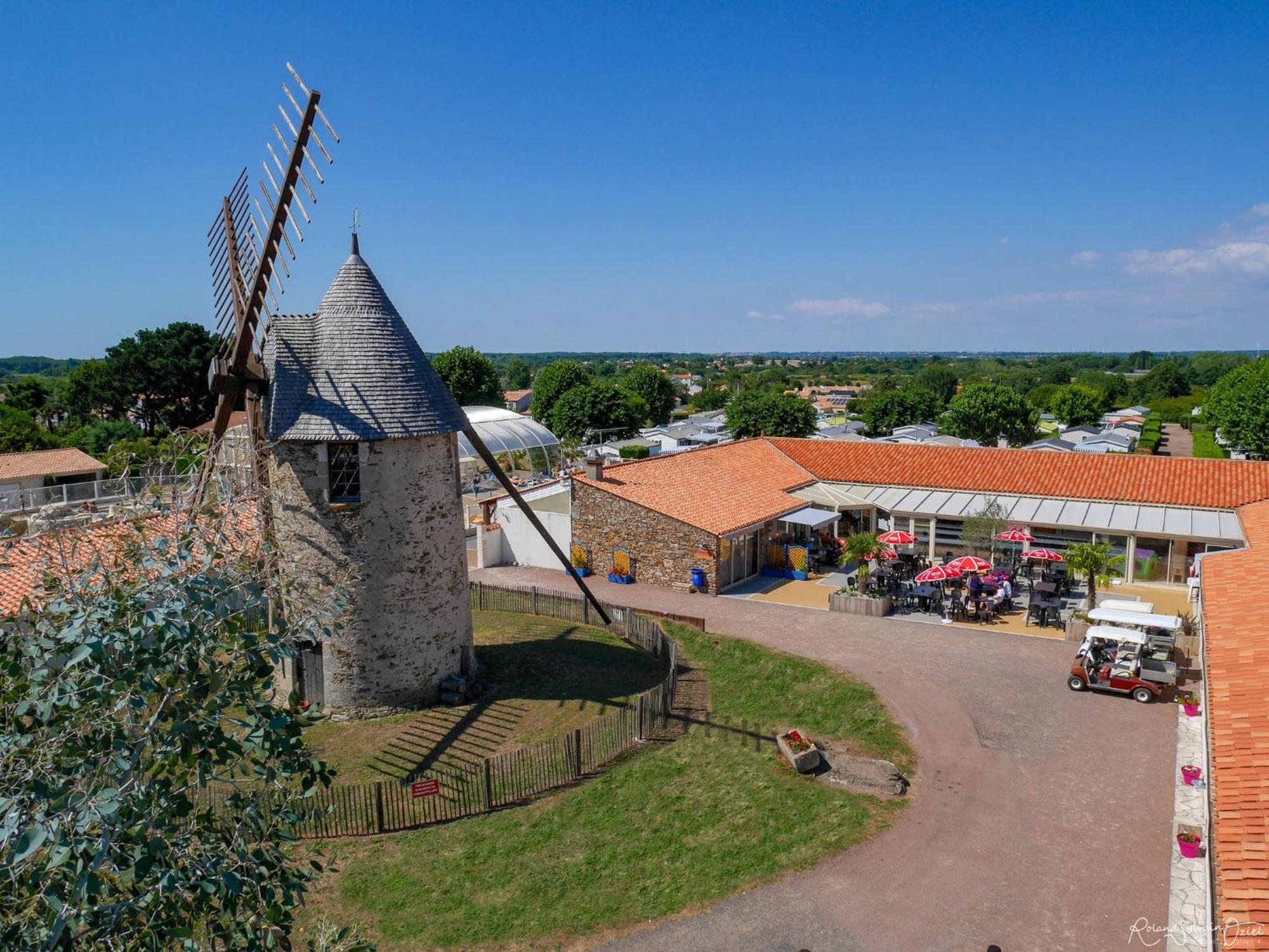 Camping Le Moulin De La Salle เลส์ซาบล์-โดล็อนน์ ภายนอก รูปภาพ