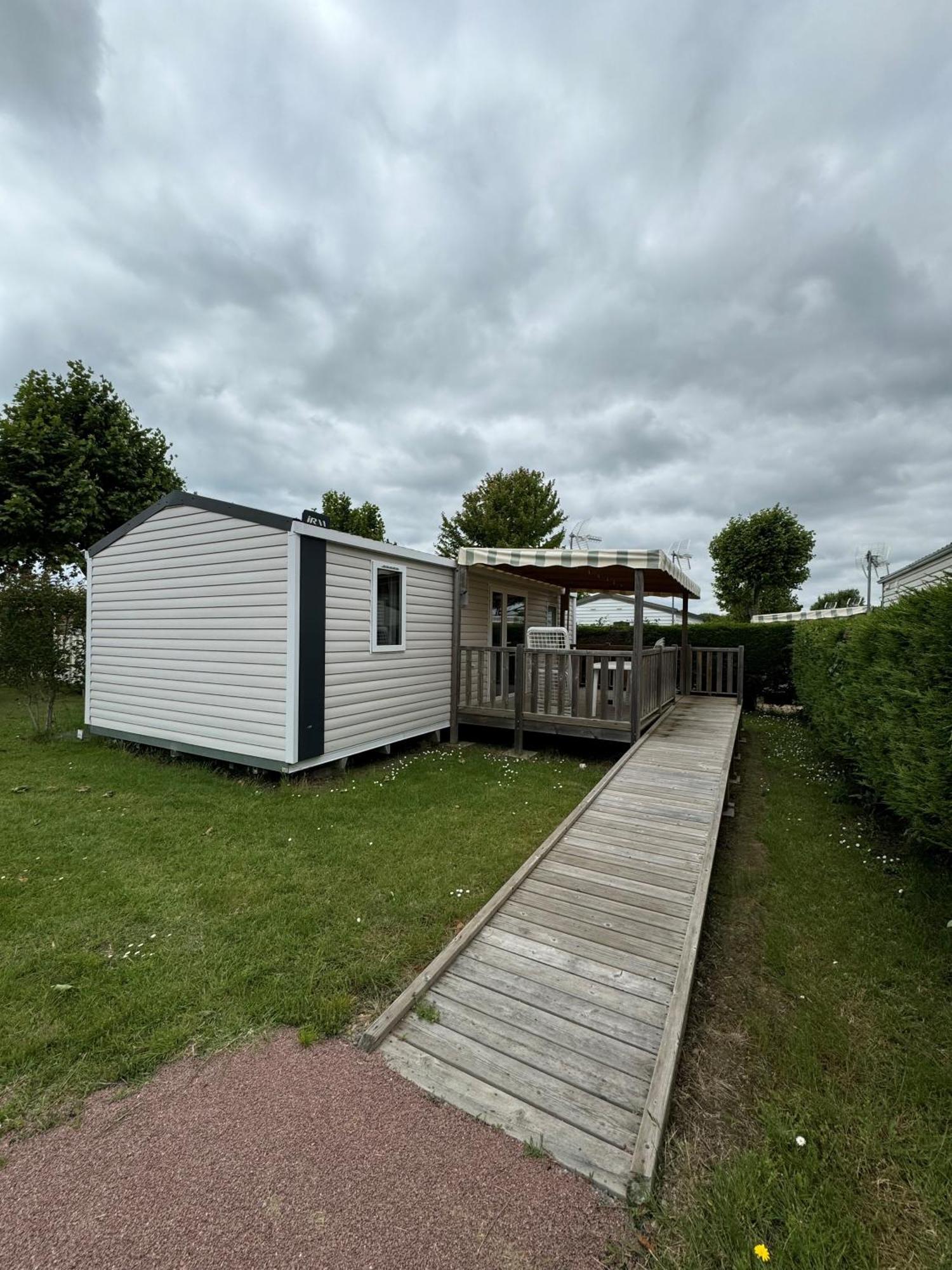 Camping Le Moulin De La Salle เลส์ซาบล์-โดล็อนน์ ภายนอก รูปภาพ